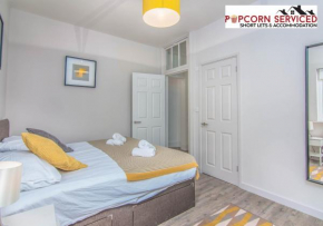 3 Bedroom Eden Lodge Town Centre Apartment by Popcorn Short Lets & Serviced Accommodation High Wycombe With Wifi